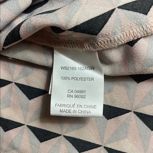 Elaine Rose Geometric Pattern Blouse - Picture 10 of 11